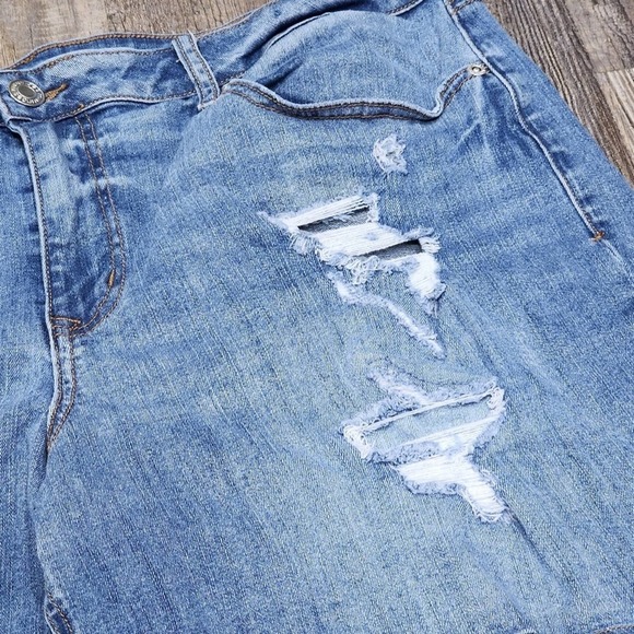 Maurices distressed destroyed stretch denim jeans shorts plus size 18 - Picture 8 of 9